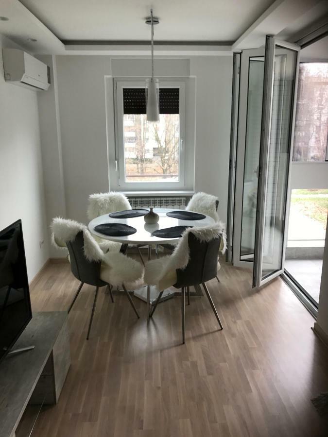 Apartman Oslo Belgrado Esterno foto